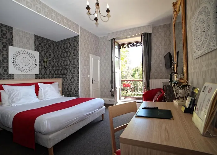 酒店 夏雷蒙特古酒店 3*